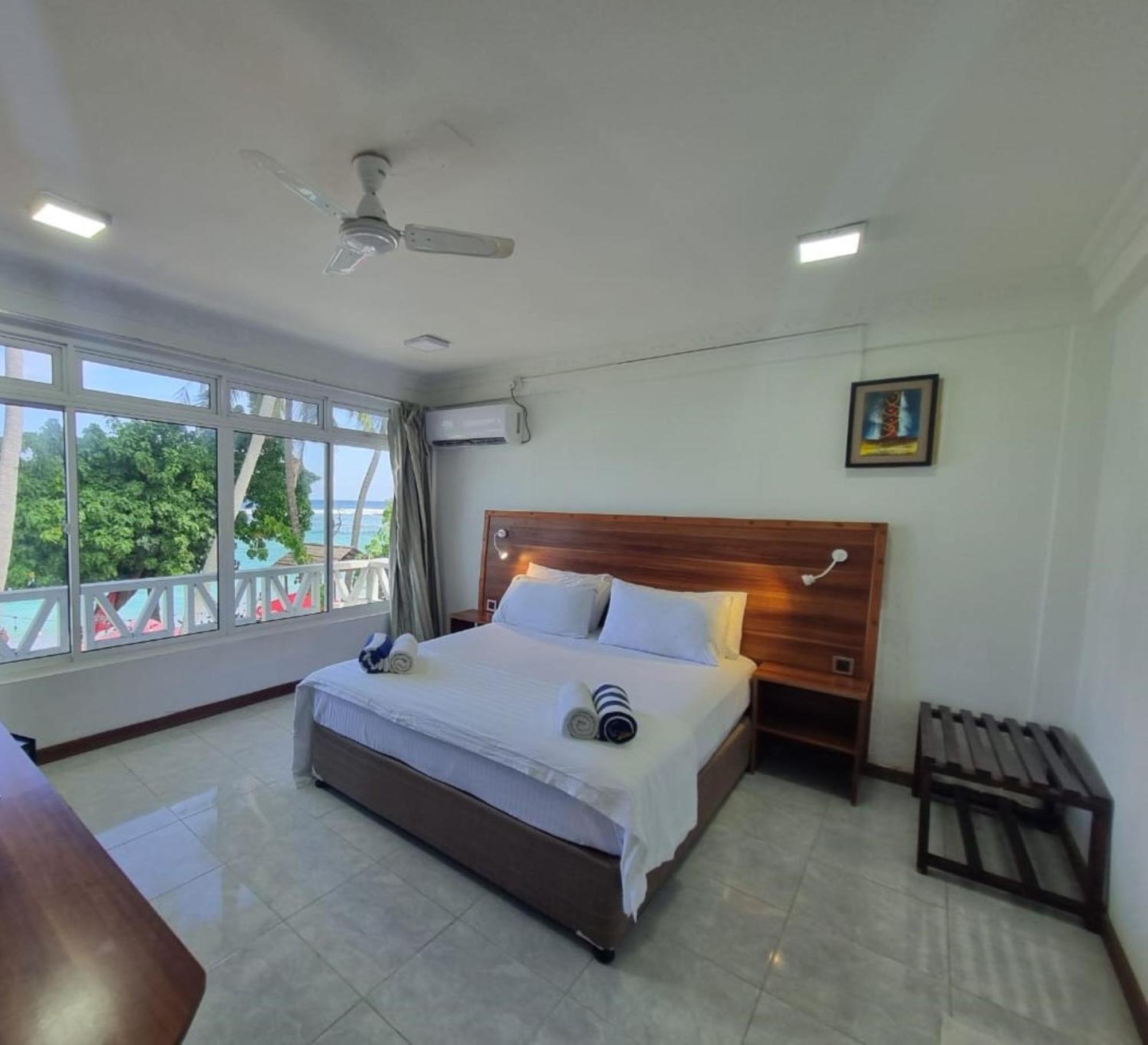 Batuta Maldives Surf View Affittacamere Thulusdhoo