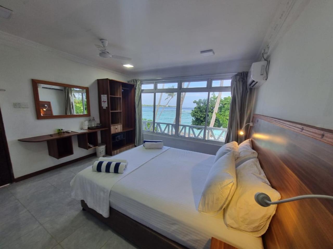 Batuta Maldives Surf View