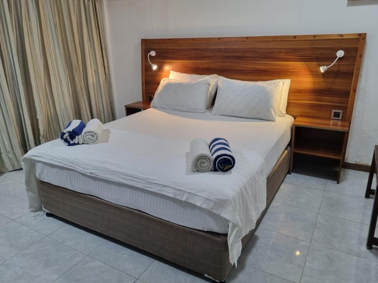 Batuta Maldives Surf View 2*